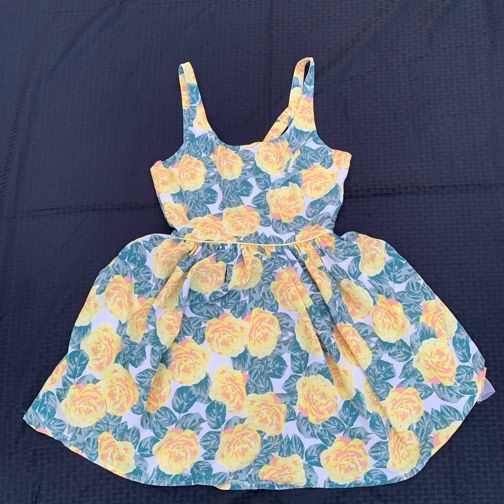 Charlotte Russe Yellow & Green Sun Dress Size M with Yellow Roses & Zipper Back